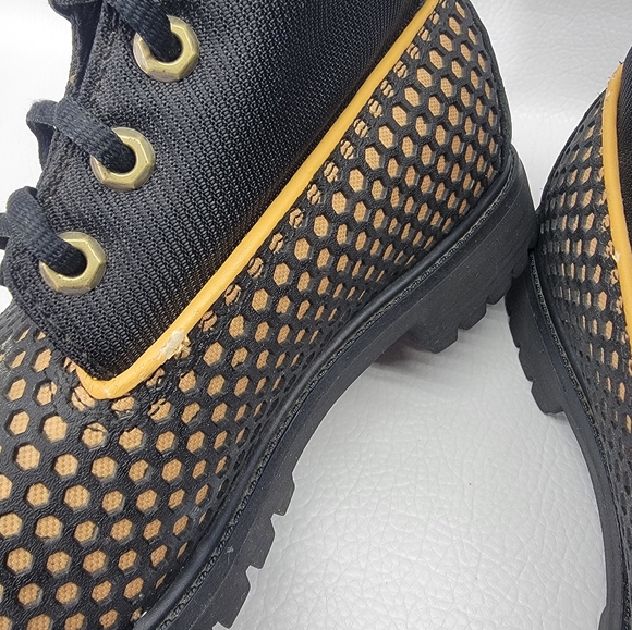 Timberland Vintage Limited Release  6 Inch  Size 9.5M black yellow men boots The - Picture 4 of 12